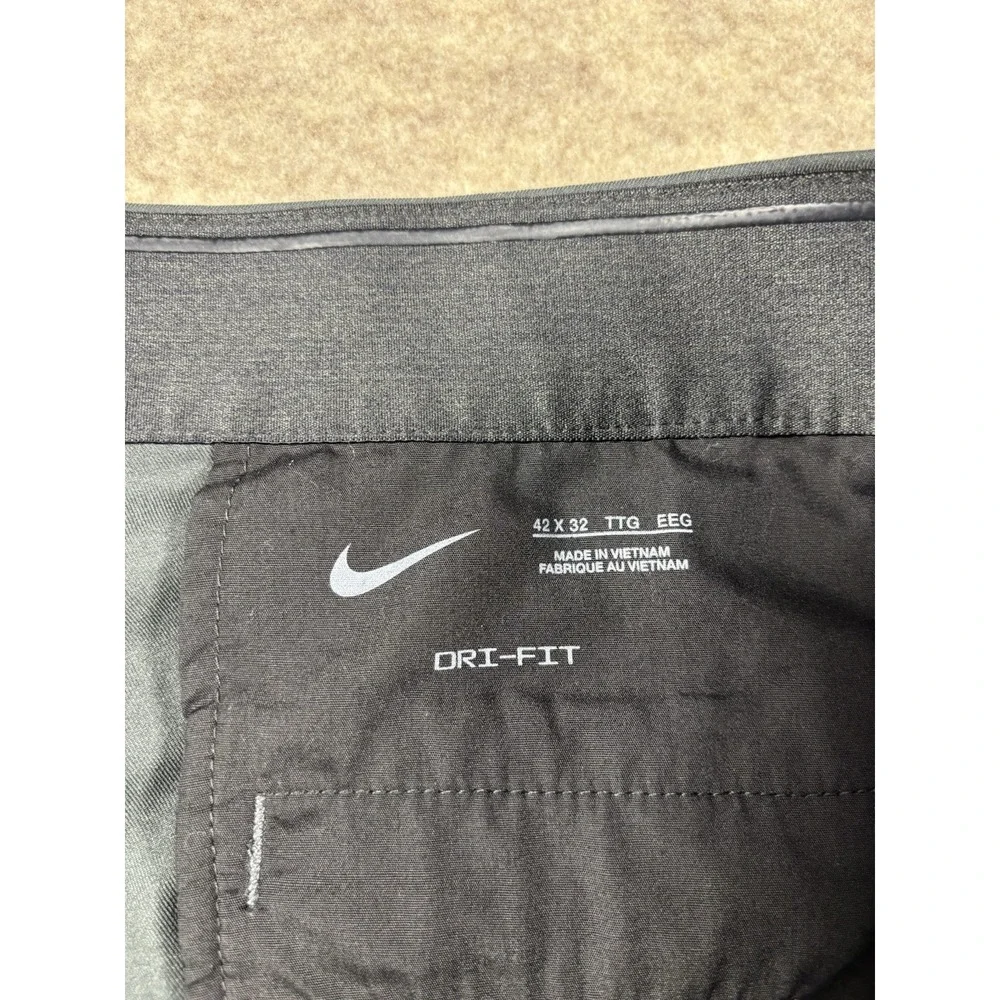 Nike Dri-Fit Men's Pants Black Golf 42x32 Chinos Slacks Flat Front Stretch